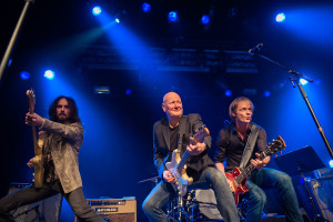 De gjorde en humoristisk gjennomgang av gitarhistorien. F.v. Skjalg Raaen, Frode Alnæs og Torstein Flakne (Foto: Geir Anders Rybakken Ørslien).